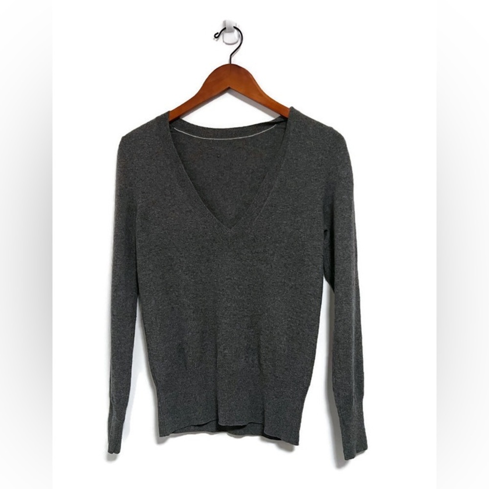 Banana Republic, 100% cashmere v-neck sweater, dark gray, size Medium